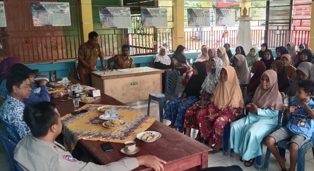 71 KPM Desa Lebong Tambang Terima BLT DD Terakhir Tahun Anggaran 2023