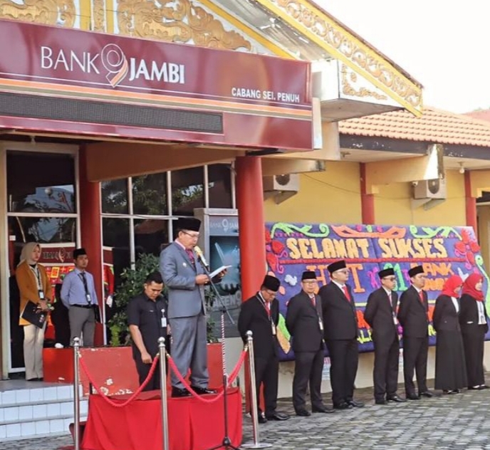 Wako Ahmadi Pimpin Upacara HUT 61 Bank Jambi Cabang Sungai Penuh.