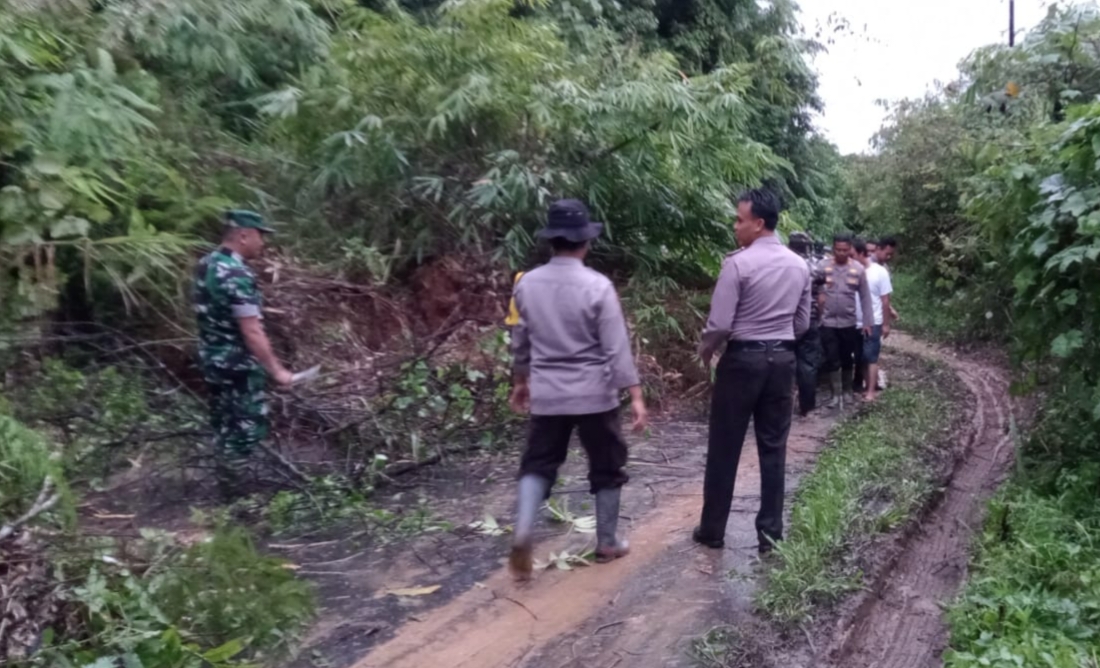 Lebong Longsor Lagi, Bangunan Jatuh Ke Danau Hingga Jalan Tertutup