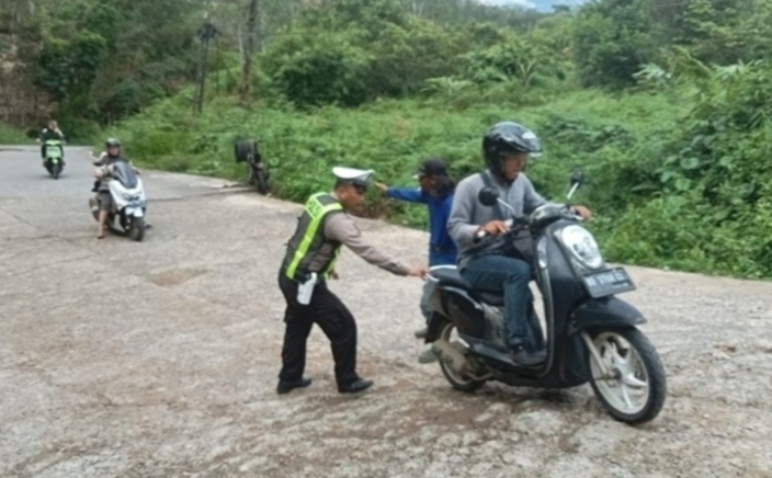 Jalan Provinsi Di Lebong Kembali Rusak dan Menghambat Pengendara. Dinas PUPR-P Lebong : Sudah Dilaporkan