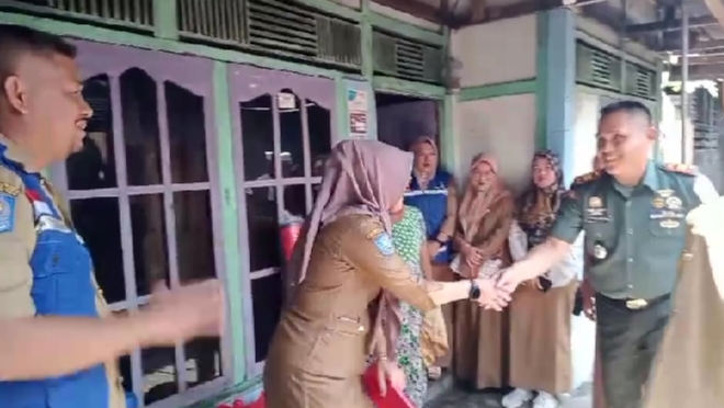 Respon Cepat, Pemkab Lebong Beri Bantuan Masa Panik Korban Kebakaran