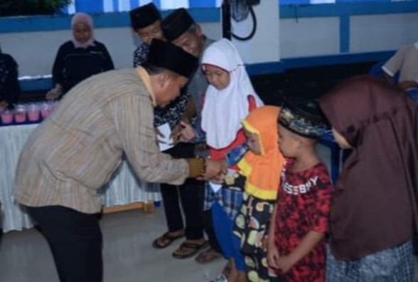 Bulan Ramadhan Moment yang Baik Untuk Berbagi, Ketua DPRD Lebong Santuni Anak Yatim