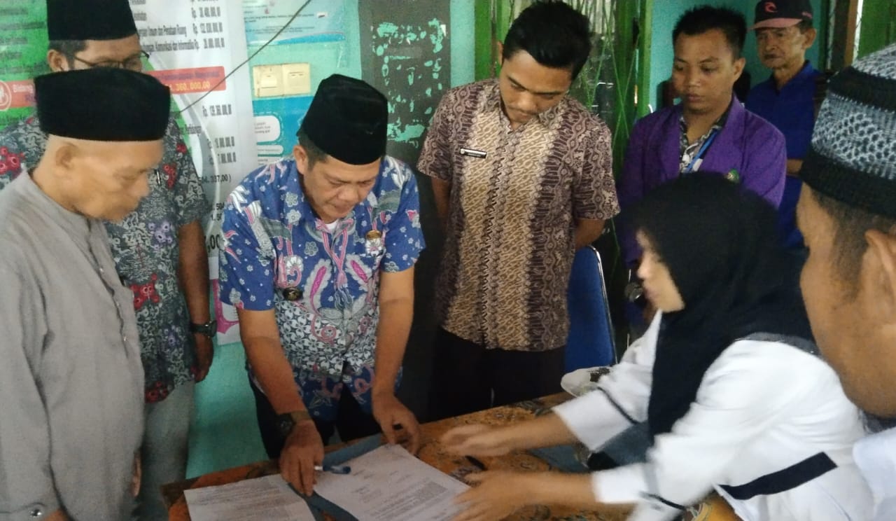 Pemerintah Desa Sungai Gerong, Lantik Perangkat Desa Baru Hasil Seleksi Pansel
