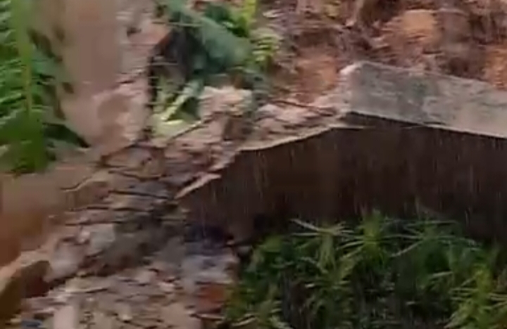 Pemkab Lebong Gercep Tinjau Pelapis Sungai yang Ambruk Akibat Banjir