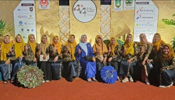 Ibu Elvi Sukaisi Kopli Hadiri Giat Dekranas yang Dibuka Ibu Negara