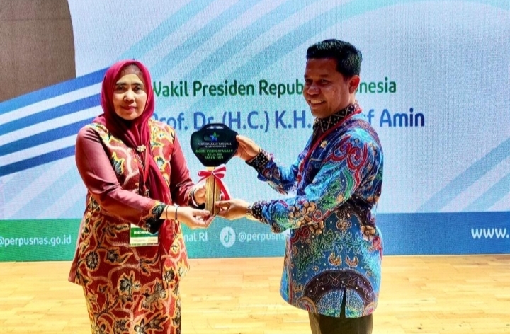 Bupati Kopli Wakili Pemkab Lebong Terima Bantuan Mobil Perpustakaan