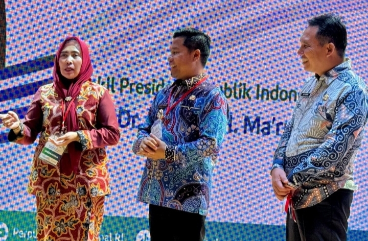 Bupati Kopli Wakili Pemkab Lebong Terima Bantuan Mobil Perpustakaan