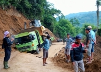 Jalur Lintas Lebong-Curup Lumpuh Total Akibat Jalan Ambles