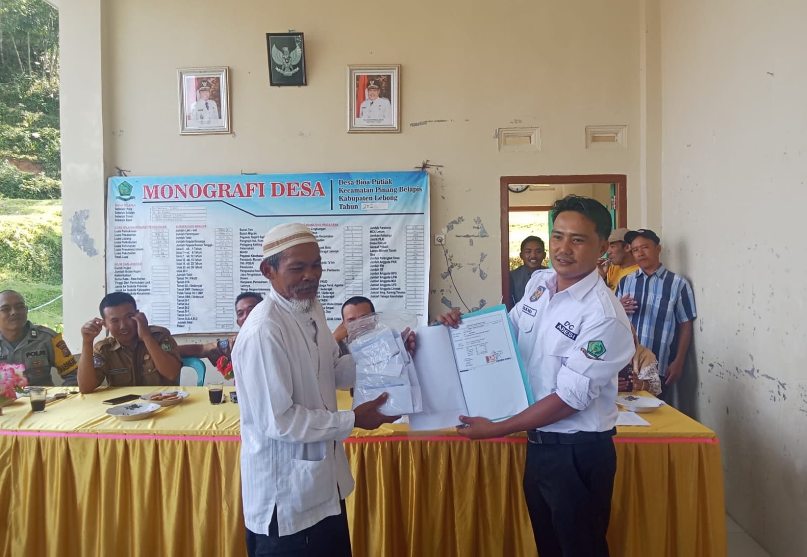 Pemdes Bio Putiak Salurkan BLT DD TA 2024 Lima Bulan Sekaligus