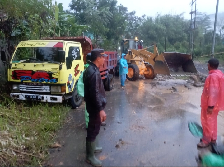 Ruas Jalan Lebong-Curup Diterjang Banjir Bandang