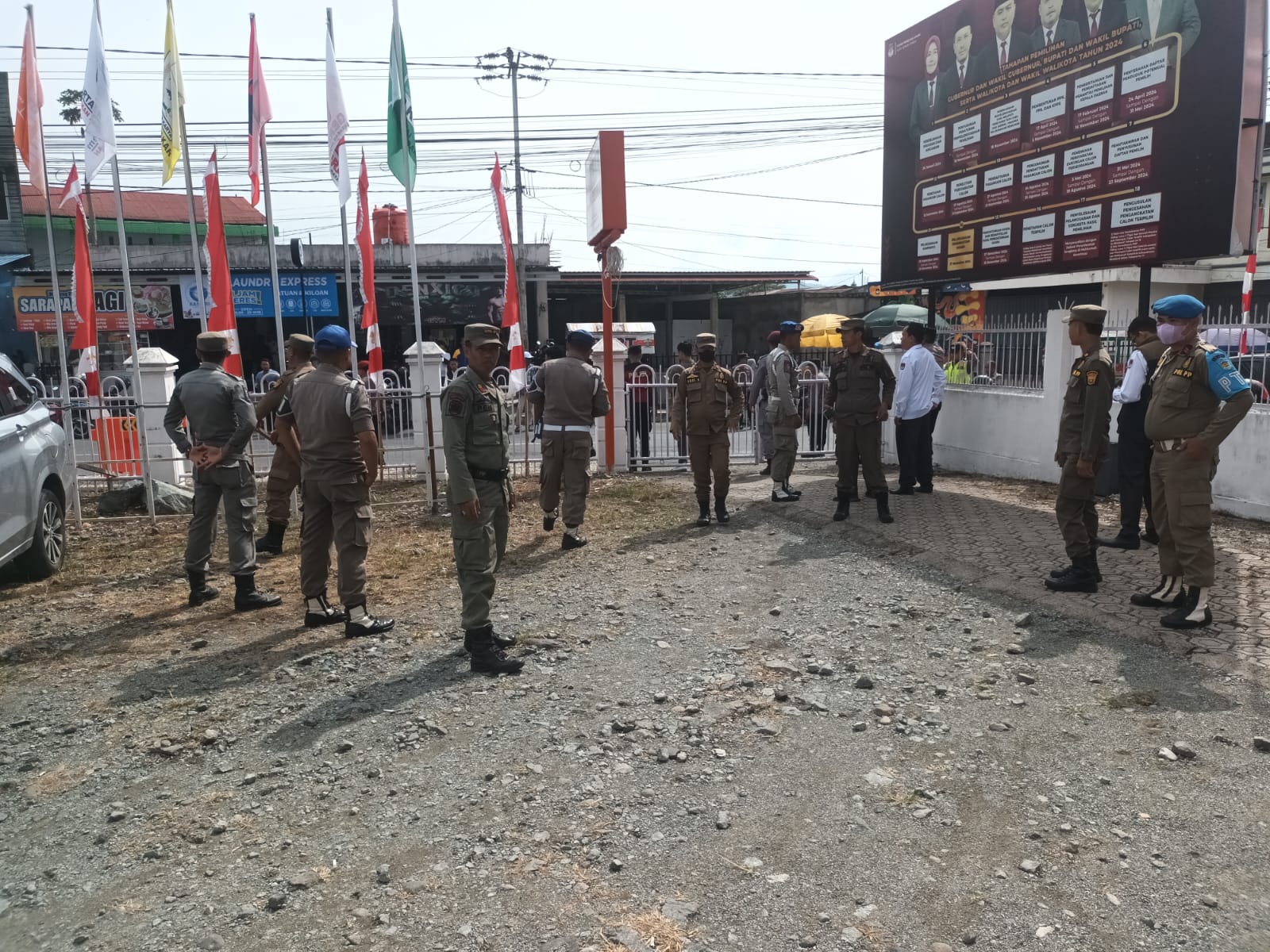 Satpol PP Sungai Penuh,Melaksanakan Pengamanan Proses Pendaftaran Calon Wali Kota dan Wakil Wali Kota Periode 2024 -2029