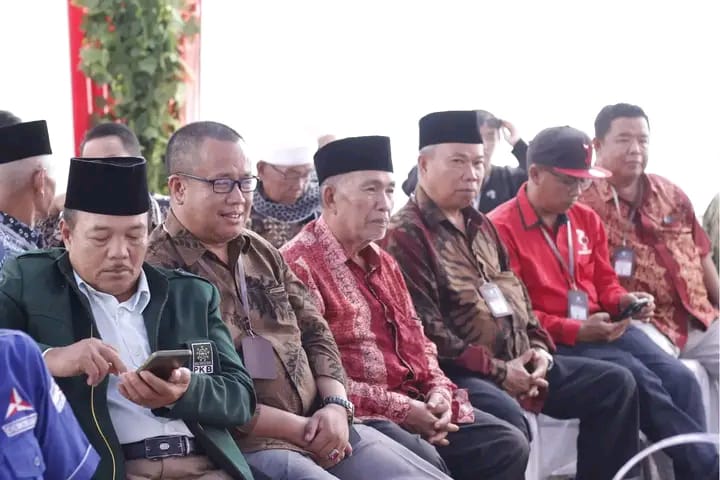 Diiring Ribuan Massa dan Simpatisan,Tafyani- Ezi, Resmi Mendaftar ke KPU Kerinci