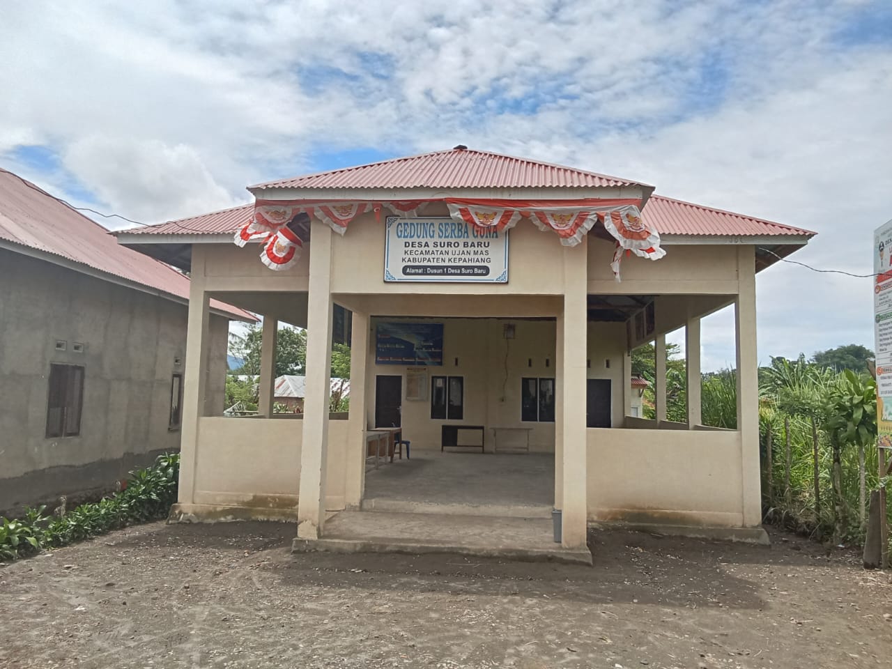 Pembangunan Gudang dan Gedung Serba Guna Desa Suro Baru Berjalan Dengan Lancar