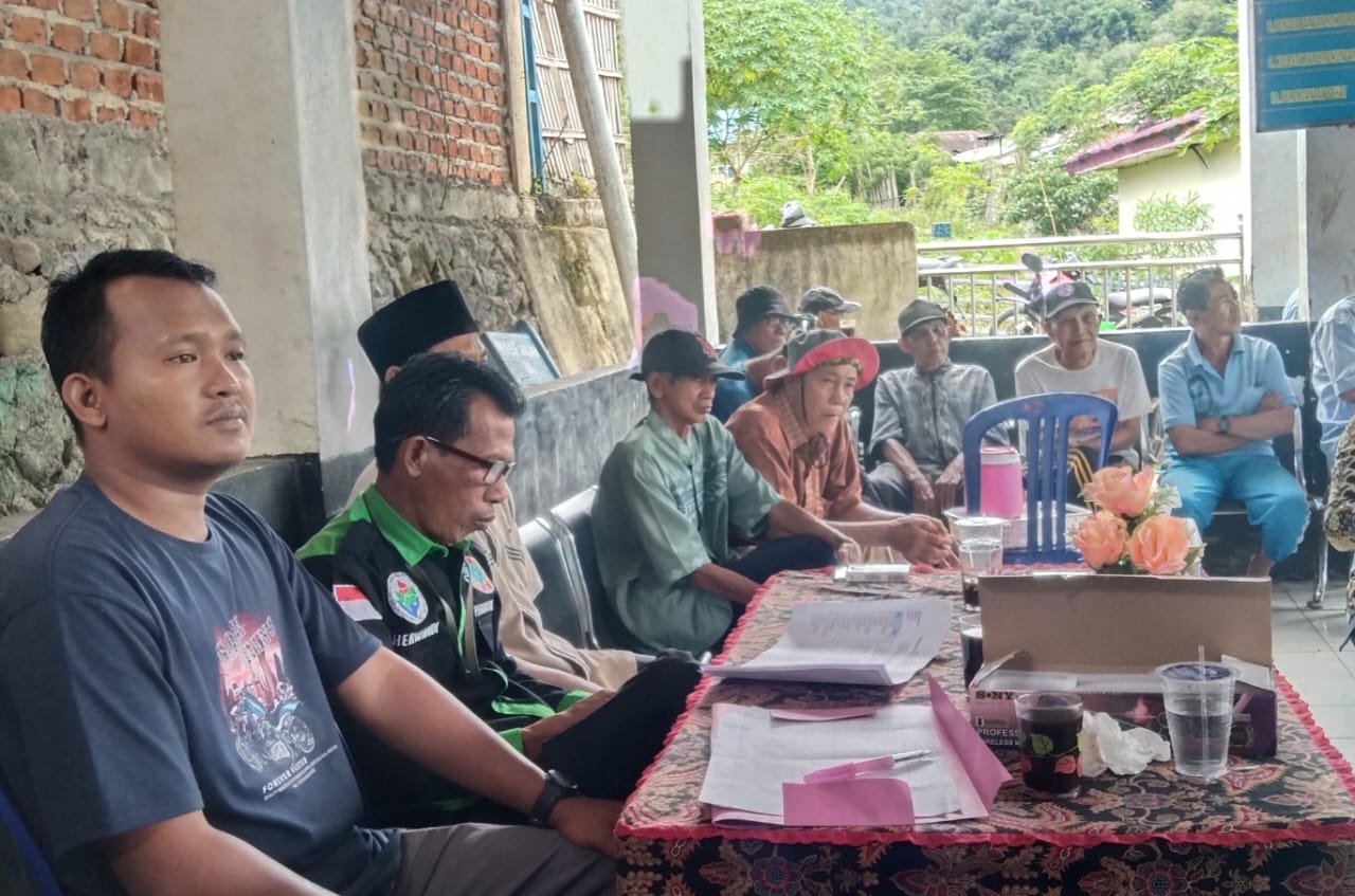 55 KPM Warga Desa Semelako Atas Terima BLT Tahap II