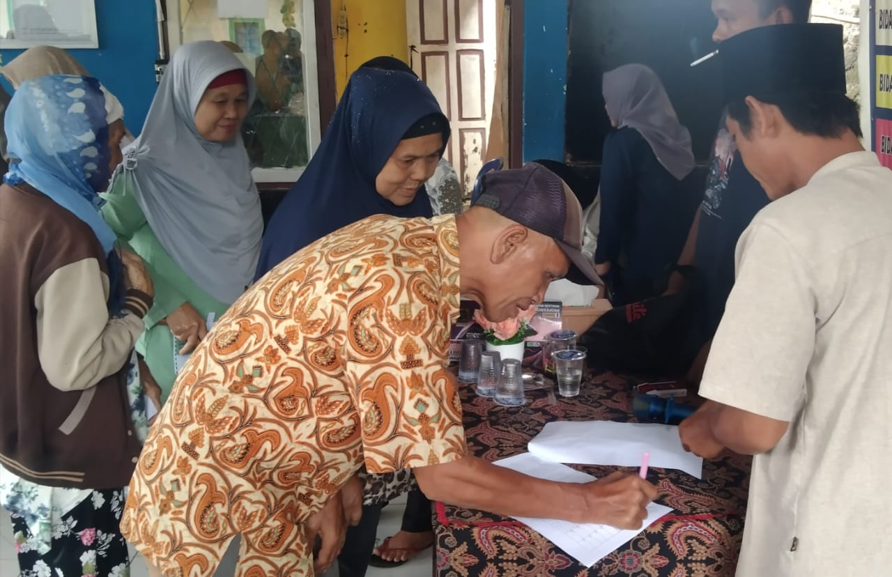 55 KPM Warga Desa Semelako Atas Terima BLT Tahap II