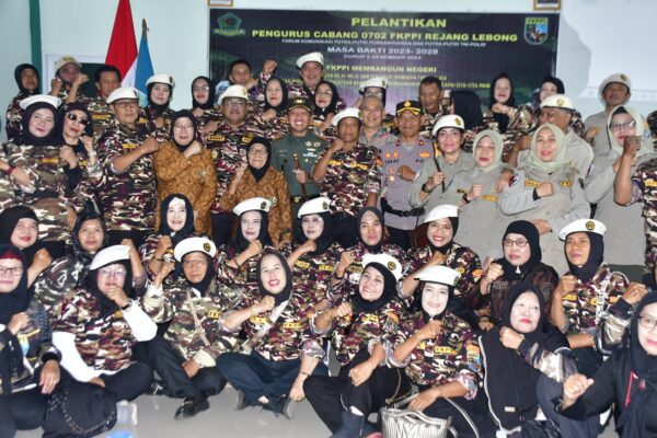 Hafiludin, S.Sos dan jajaran pengurus PC FKPPI 0702 Rejang Lebong periode 2023 – 2028 dilantik, pukul 09.30 WIB, Kamis, (5/12/24).