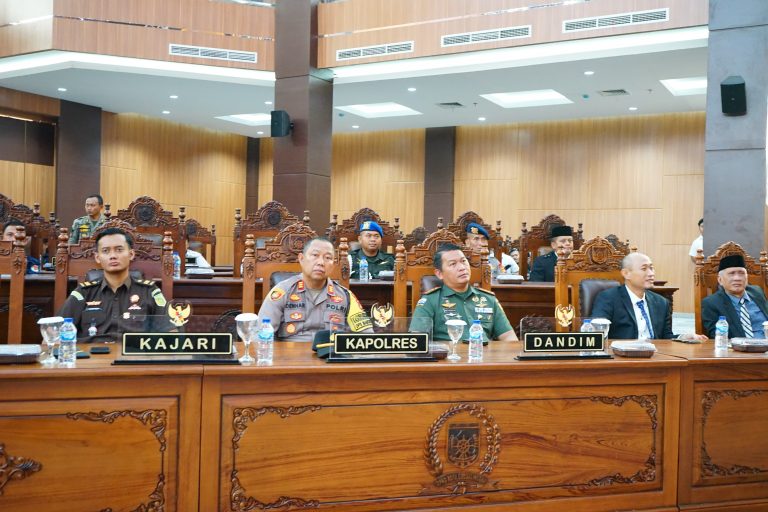 Rapat Paripurna DPRD Kota Lubuk Linggau Dalam Rangka Pengumuman Walikota Dan Wakil Walikota Lubuk Linggau Terpilih Periode 2025-2030