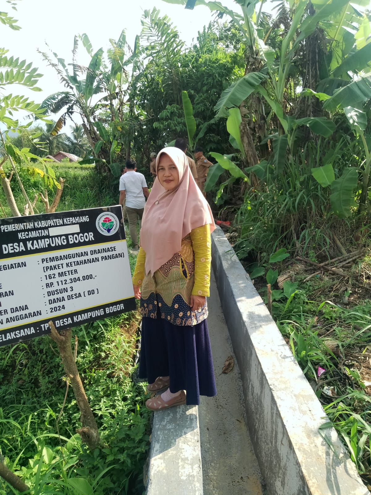 Dalam Melaksanakan Kegiatan Pembangunan Drenase dan (TPT) tembok penahan tanah desa  kampung Bogor . Kecamatan Kepahiang Kabupaten Kepahiang T.(2024)