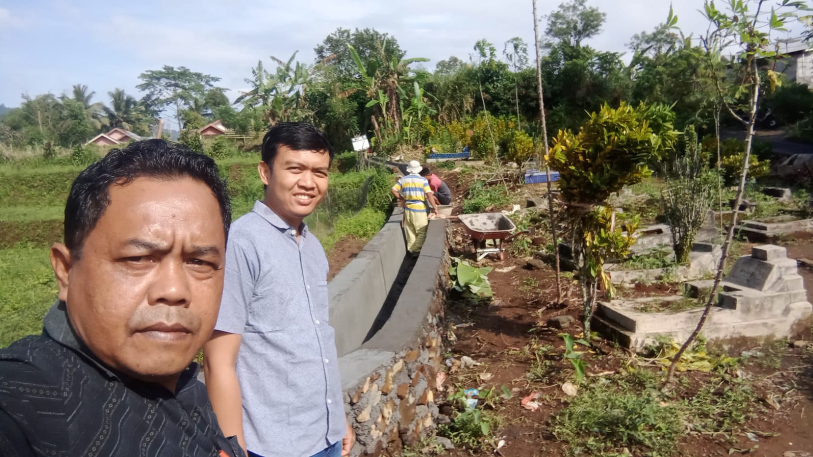 Dalam Melaksanakan Kegiatan Pembangunan Drenase dan (TPT) tembok penahan tanah desa  kampung Bogor . Kecamatan Kepahiang Kabupaten Kepahiang T.(2024)