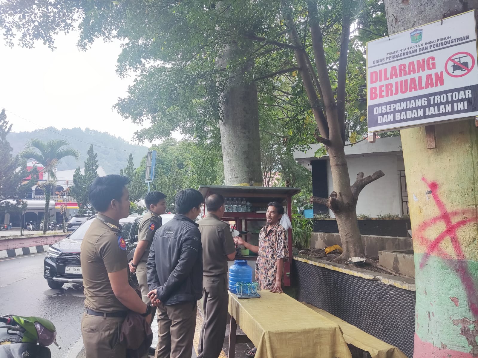 Satpol PP Kota Sungai Penuh, Sosialisasi Terhadap PKL Secara Humanis dan Santun