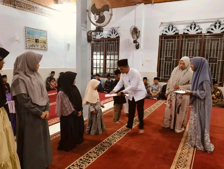 Kades Koto Baru Jon Afrizal, Sisihkan Gajinya Untuk Berikan Santunan Anak Yatim Piatu