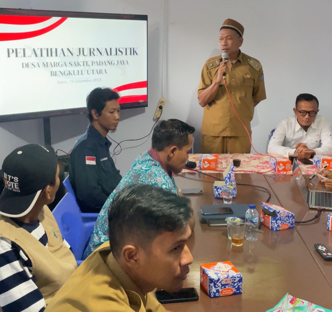 Ismail Yugo Tekankan Pentingnya Jurnalistik Sebagai Sistem Informasi di Desa Marga Sakti